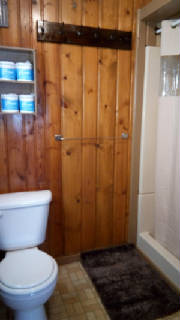 Cabin_3bathroom.jpg