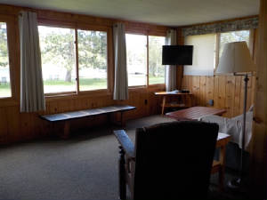 Cabin_4_East_Living_Rm.JPG