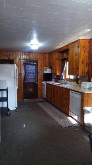 Cabin_9_kitchen.jpg