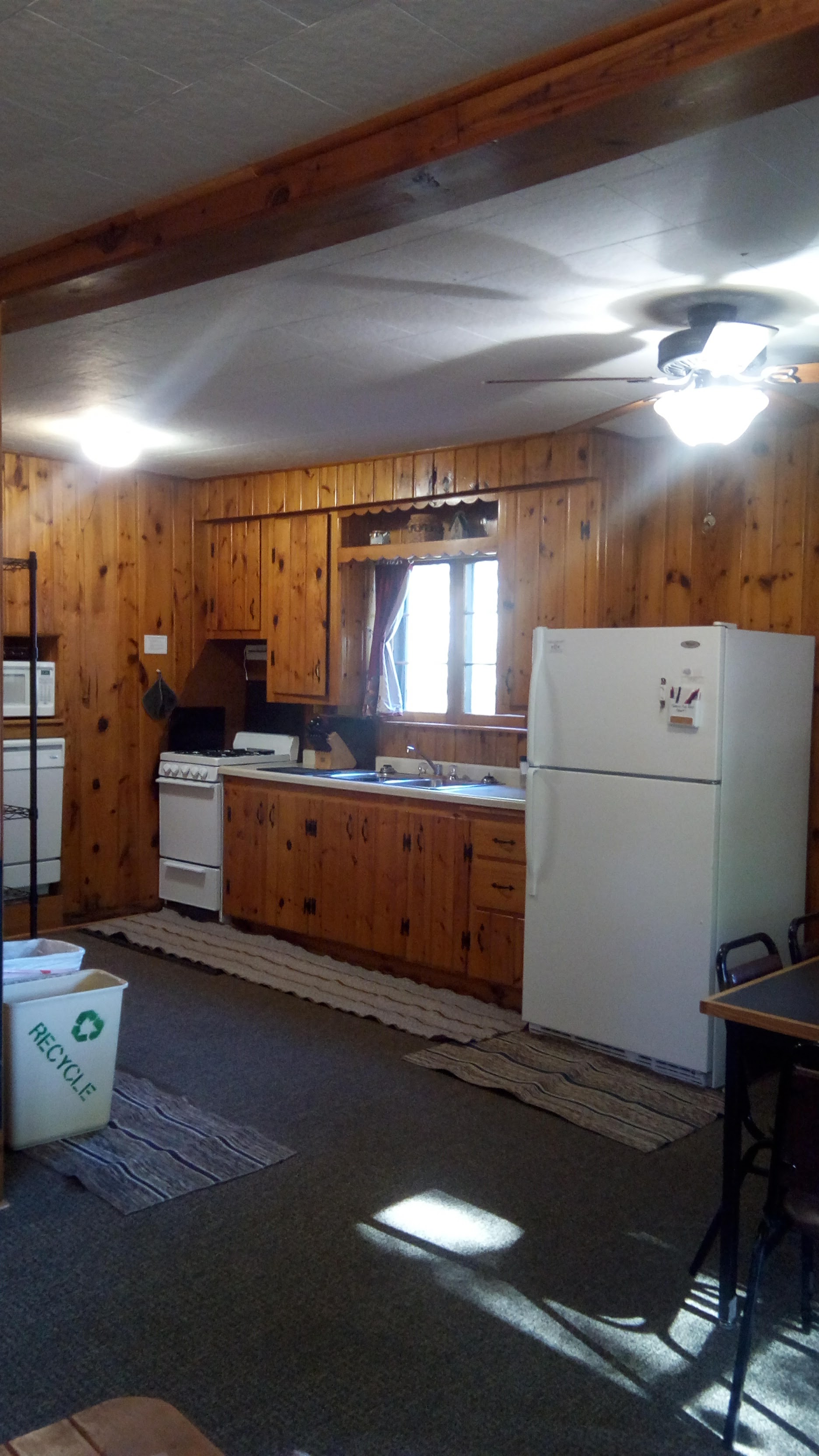 Cabin7_kitchen.jpg