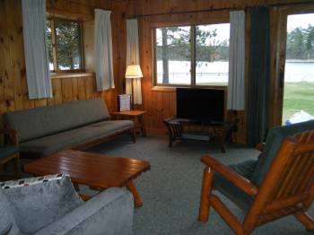 Cabin_14_Lvg_Toward_Lake.jpg