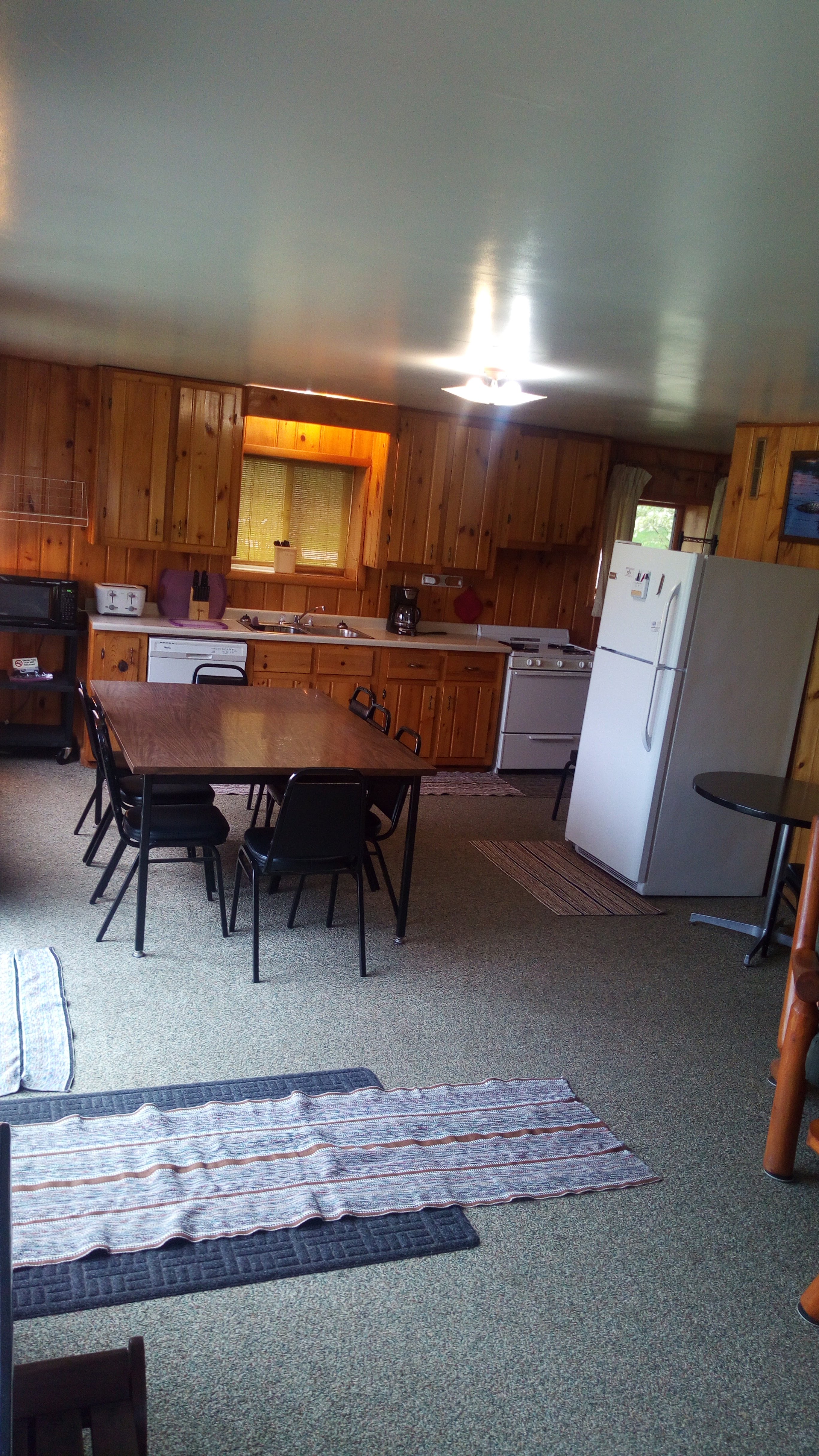 Cabin_14_kitchen_dining.jpg